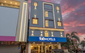 Fabhotel Broholic Suites - Nr Jntu